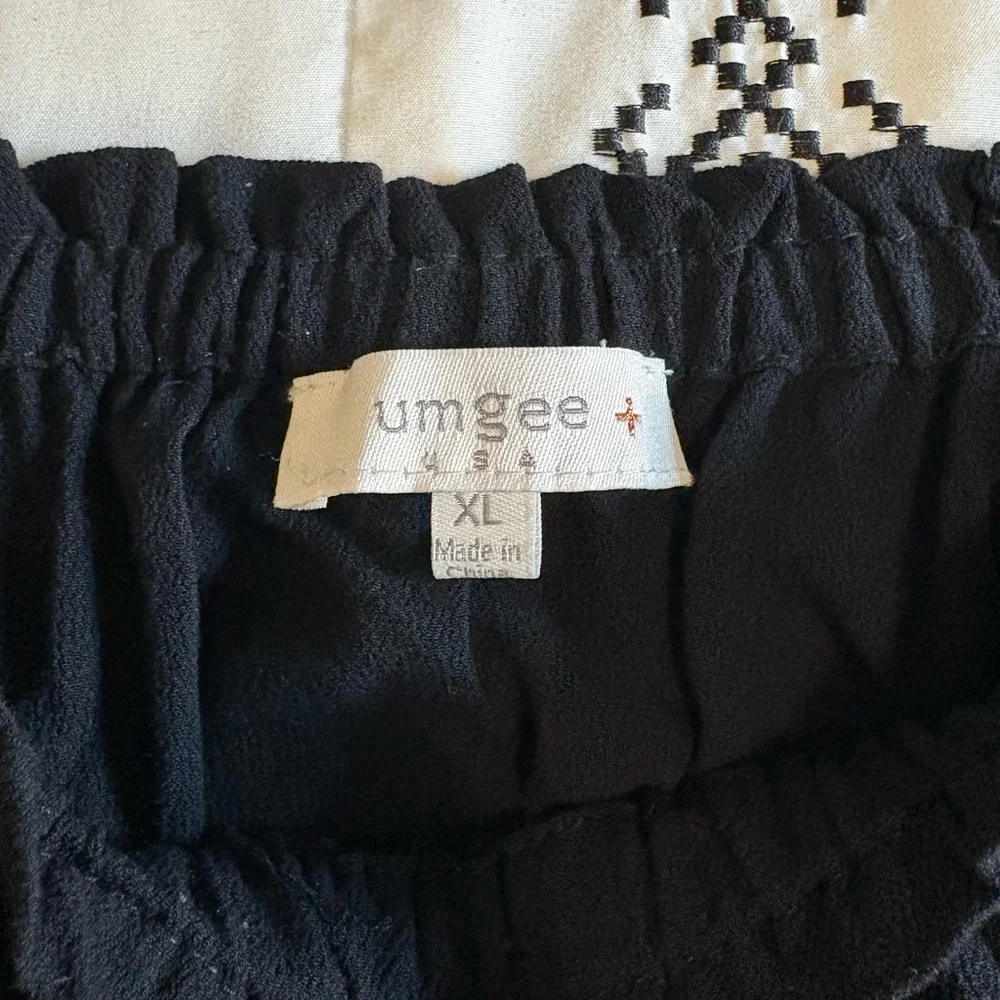 Umgee Black Floral Embroidered Top - Picture 3 of 8